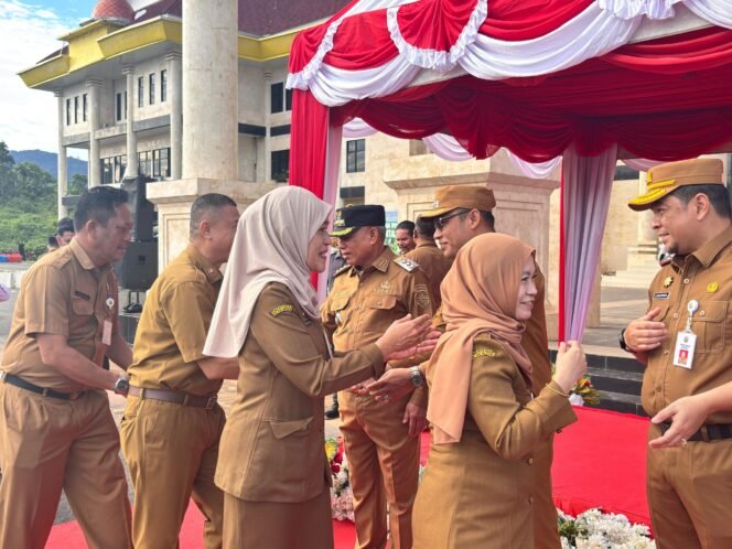 
 Bupati Kotabaru Pimpin Apel dan Halal Bi Halal, Ingatkan ASN Soal Disiplin Kerja