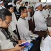 Ratusan jemaah haji asal Kabupaten Banjar mengikuti manasik di Asrama Haji di Banjarbaru, Sabtu (12/4/2025). foto-Hendra
