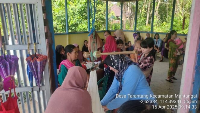 
 Pemdes Tarantang Gelar Posyandu Rutin, Prioritaskan Kesehatan Masyarakat