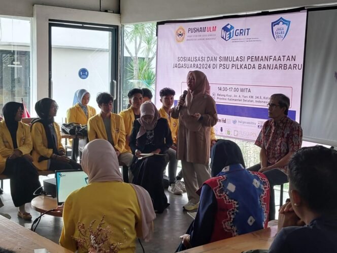 
 Pembina Perkumpulan untuk Pemilu dan Demokrasi (Perludem), Titi Anggraini, saat jadi narasumber dalam Diskusi dan Sosialisasi Jaga Suara PSU Pilkada Banjarbaru, Jumat (18/4/2025) sore. foto-hendra