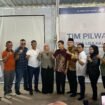 Paslon Erna Lisa Halaby - Wartono bersama tim pemenangan, mendeklarasikan kemenangan melawan kolom kosong di PSU Pilkada Banjarbaru, Sabtu (19/4/2025). foto-istimewa.