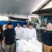 Wamendagri Bima Arya Sugiarto meninjau kesiapan logistik PSU Pilkada Kota Banjarbaru 2024 di Gudang Logistik KPU Banjarbaru, Jumat (18/4/2025). foto-Wasaka Kalsel