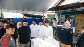 Wamendagri Bima Arya Sugiarto meninjau kesiapan logistik PSU Pilkada Kota Banjarbaru 2024 di Gudang Logistik KPU Banjarbaru, Jumat (18/4/2025). foto-Wasaka Kalsel