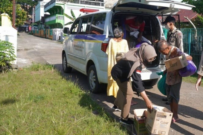 
 Satpol PP Banjar Tertibkan Gepeng dan ODGJ di Sekumpul dan Pasar Martapura