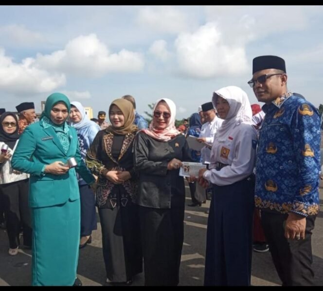 
 Anggota DPRD Kotabaru Sampaikan Ucapan Selamat Hari Buruh