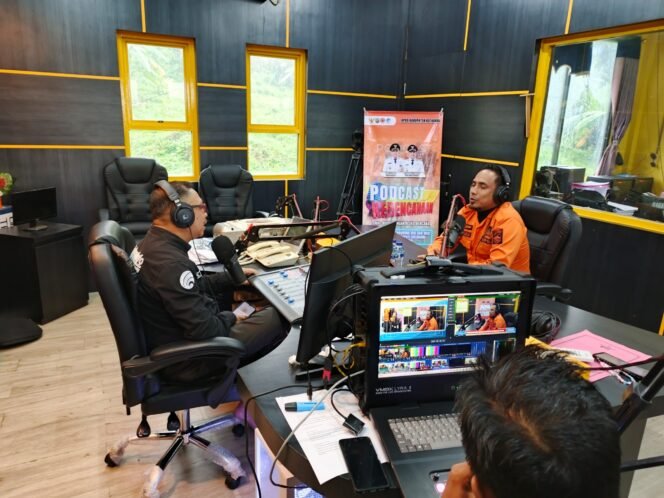 
 BPBD Kota Baru Edukasi Masyarakat Melalui Podcast Radio Gema Saijaan
