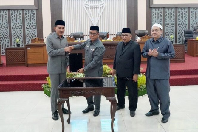 
 Rapat Paripurna DPRD Banjar, Bupati Jawab Pandangan Fraksi