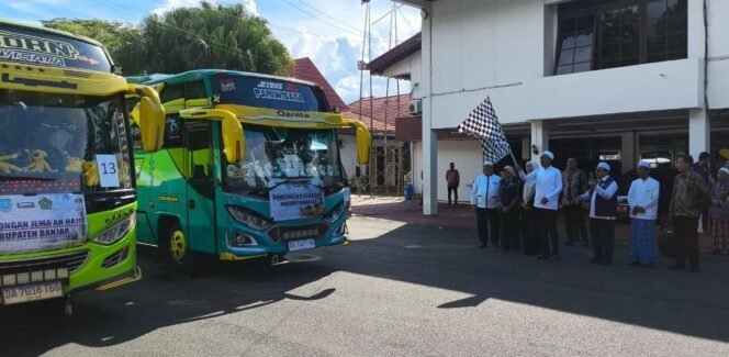 
 Bupati Banjar Lepas Ratusan Jemaah Haji Kloter 10 dan 13