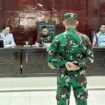 Terdakwa Jumran saat mendengarkan tuntutan dari penuntut umum Oditur Militer di Pengadilan Militer Banjarmasin, di Banjarbaru, Senin (5/5/2025). Foto-Hendra