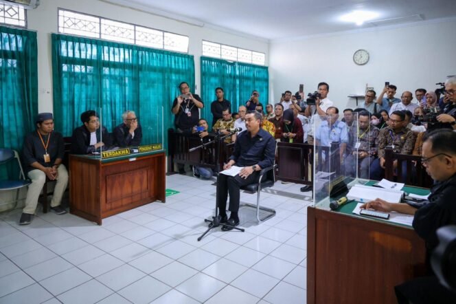 
 Menteri UMKM RI Maman Abdurrahman saat menghadiri persidangan sebagai Amicus Curiae di Pengadilan Negeri Banjarbaru, Rabu (14/5/2025). foto-Humas Kementerian UMKM