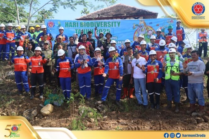 
 Indocement Tarjun Tanam Pohon dan Lepasliarkan Burung di Area Reklamasi Tambang