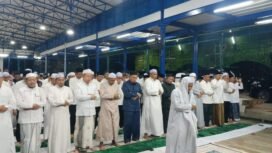 Gubernur Kalsel H Muhidin ikut salat Hajat berjemaah doakan kelanjaran jemaah haji Kalsel di Tanah Suci, Senin (19/5/2025) malam. foto-wartawasaka