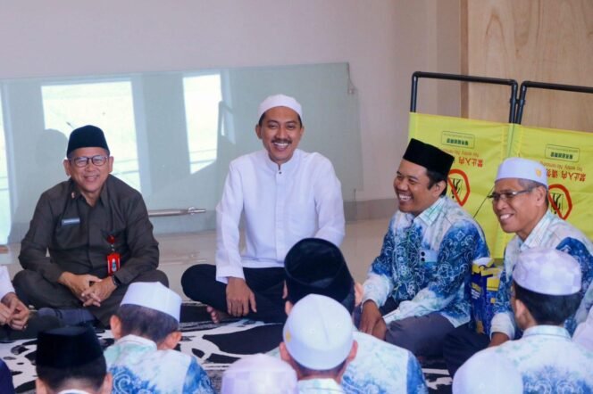 
 Anjangsana Bupati Banjar H Saidi Mansyur ke penginapan Kafilah MTQ Kalsel 2025, Rabu (25/6/2025). foto-MC Kominfo