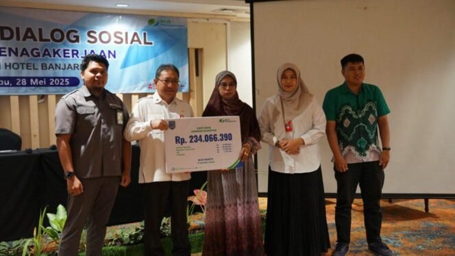 
 Tingkatkan Kepesertaan, Disnakertrans Banjar Gelar Dialog Sosial BPJS Ketenagakerjaan