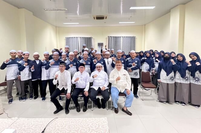 
 Bidik Juara MTQ Kalsel 2025, Wabup Banjar Tutup Pemusatan Latihan Kafilah