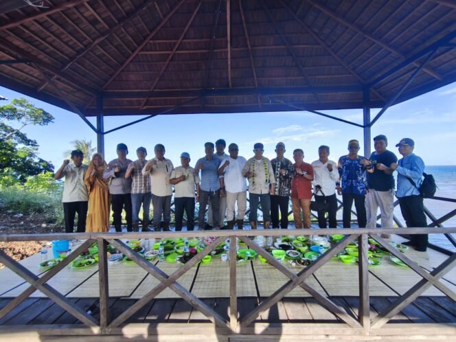 
 Kunjungan ke Tanjung Lalak, Bupati Kotabaru Disambut Antusias Warga