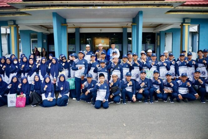 
 Pelepasan kafilah Kabupaten Banjar untuk mengikuti MTQ tingkat Provinsi Kalsel 2025, Kamis (19/6/2025). foto-RSB