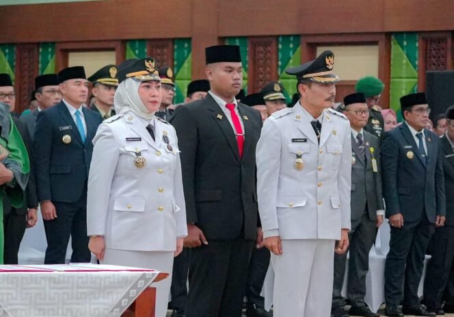 
 Pelantikan Hj Erna Lisa Halaby dan Wartono dipimpin Gubernur Kalsel H Muhidin, Sabtu (21/6/2025). foto-istimewa