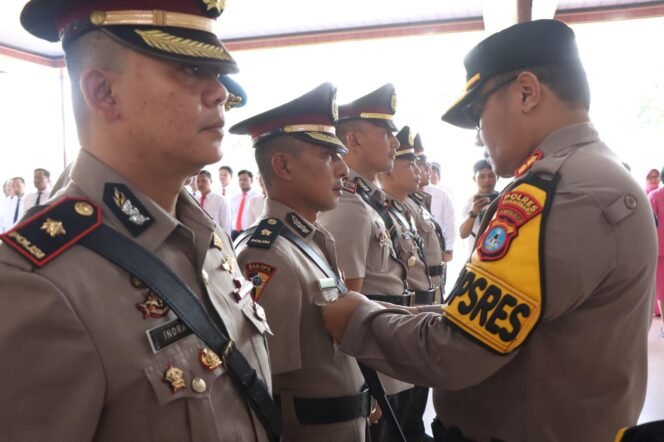 
 Kapolres Banjarbaru AKBP Pius X Febry Aceng Loda memimpin serah terima jabatan, di Aula Joglo Mako Polres Banjarbaru, Kamis (12/6/2025) siang. foto-istimewa