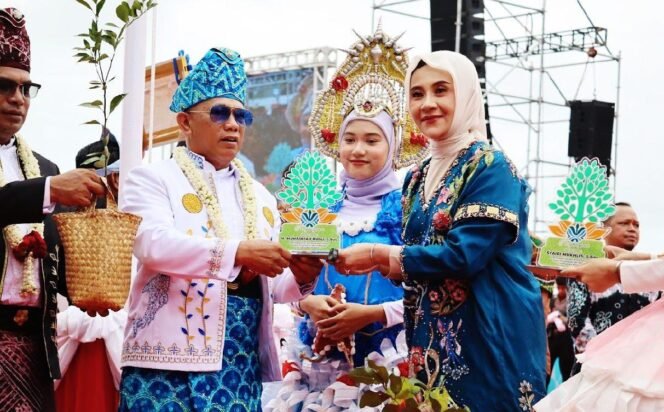 
 Harjad Kotabaru, Bupati Minta Karangan Bunga Konvensional Diganti Jadi Bibit Pohon