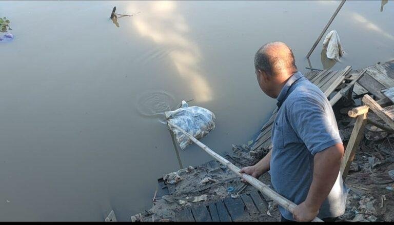 Sungai Martapura Bau Busuk