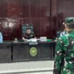 Majelis Hakim Pengadilan Militer saat membacakan putusan terhadap terdakwa kasus pembunuhan berencana wartawati Juwita, Senin (16/6/2025). foto-hendra