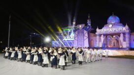 Tari Kolosal Japin Bersholawat mengakhiri acara penutupan MTQ Nasional XXXVI Tingkat Provinsi Kalsel di Martapura, Kabupaten Banjar, Kamis (26/6/2025) malam. foto-MC Kominfo Banjar