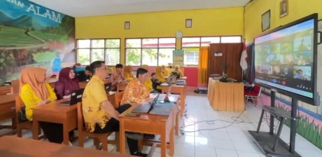 
 Sesi Wawancara SDN 7 Salotungo dengan Perwakilan Google Melalui Daring 
