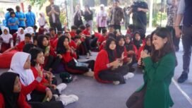 Momen Menkomdigi Meutya Hafid di peringatan Hari Anak Nasional 2025 di Sekolah Rakyat Sentra Handayani, Jakarta Timur, Kamis (24/7/2025). Foto: Humas Kemenkomdigi