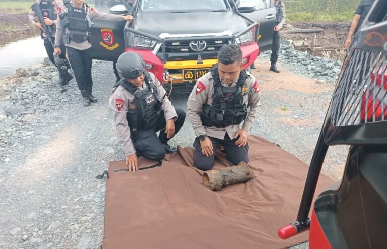 Penemuan Diduga Proyektil Gegerkan Warga Banjarbaru, Ternyata Cuma Besi Karatan Penemuan Diduga Proyektil Gegerkan Warga Banjarbaru, Ternyata Cuma Besi Karatan