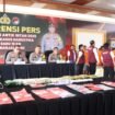 Kapolres Banjarbaru, AKBP Pius X Febry Aceng Loda menggelar konferensi pers pengungkapan kasus narkoba lebih 12 kg sabu-sabu, Senin (14/7/2025). foto: Humas Polres Banjarbaru
