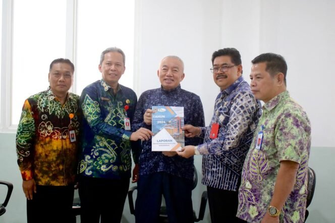 
 Gubernur Kalsel Terima Laporan Kinerja RSUD Ulin Banjarmain 2024, Bagaimana Hasilnya?