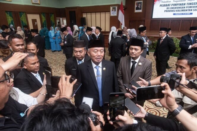 
 Gubernur Kalsel Lantik 18 Pejabat Eselon II: Kita Lihat 6 Bulan Baik atau Tidak
