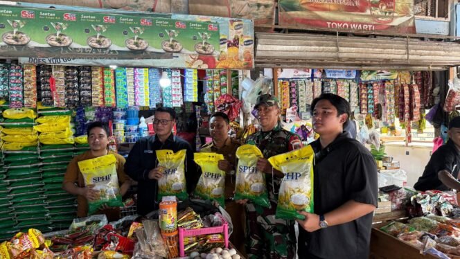 
 Satgas Bulog Kalsel Sidak Beras SPHP di Kotabaru