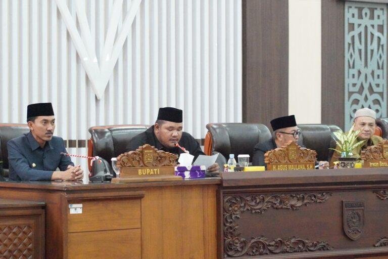 Rapat Paripurna DPRD Banjar Bahas Dua Raperda: Masyarakat Adat dan Adminduk