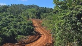 Pembukaan jalan poros Remo-Paramasan. foto-istimewa