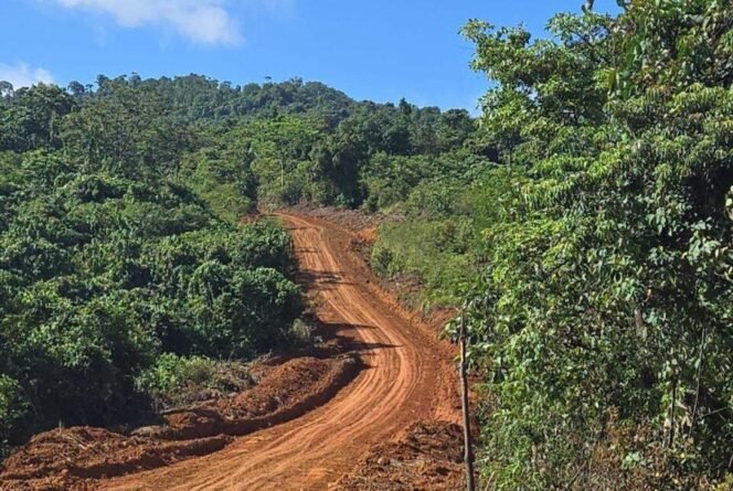 
 Pembukaan jalan poros Remo-Paramasan. foto-istimewa