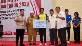 Rakerkab KONI Banjar ditutup dengan penyerahan sertifikat dan bonus insentif secara simbolis kepada atlet berprestasi pada ajang Kejurprov. Foto: istimewa