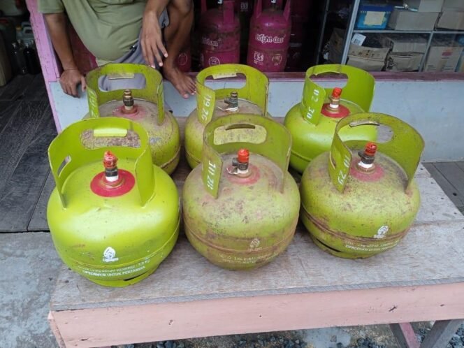 
 Penjual eceran gas LPG 3Kg di Kotabaru mematok harga hingga Rp60 ribu pertabung. foto-istimewa