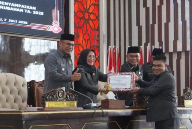 
 Wabup Kotabaru Sampaikan Nota Keuangan dan RAPBD Perubahan 2025