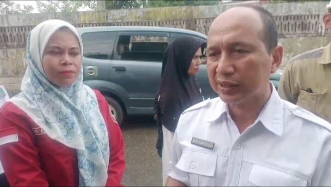 
 Kabag Administrasi Pembangunan Pemkab Kotabaru, Syaid Syarifudin dan Camat Pulau Laut Utara, Pia Widya Lakmy. foto-istimewa