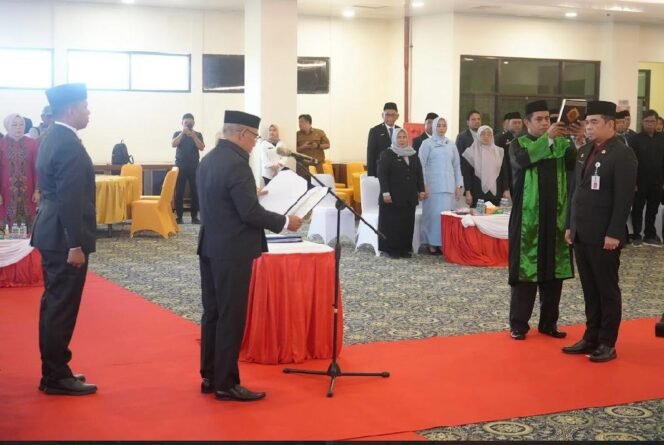 
 Bupati Kotabaru Lantik Eka Saprudin sebagai Sekda, Harap Tingkatkan Tata Kelola Pemerintahan