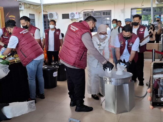 
 Polres Banjarbaru Musnahkan 22.6 Kg Sabu, Komitmen Perangi Narkoba