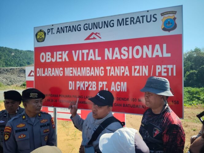 
 Pemasangan papan peringatan 'Dilarang Menambang Tanpa Izin' di Blok 2 PT AGM, Jumat (25/7/2025). Foto-istimewa