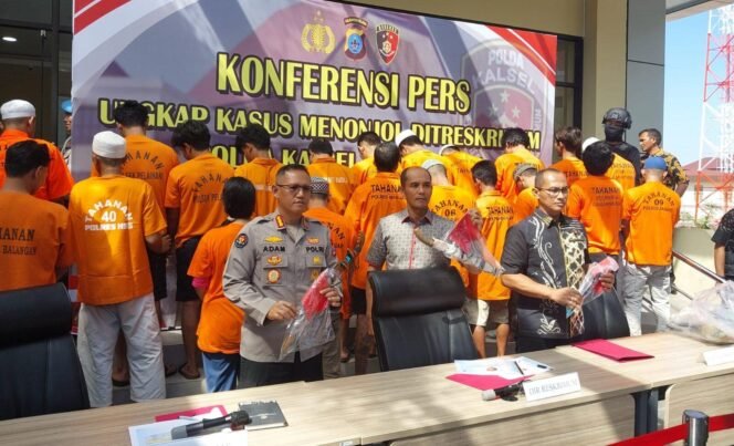 
 Konferensi pers pengungkapan kasus pembunuhan menonjol di Kalsel selama April-Juli 2025, di Lobi Ditreskrimum Polda Kalsel, Jumat (25/7/2025). Foto-Hendra