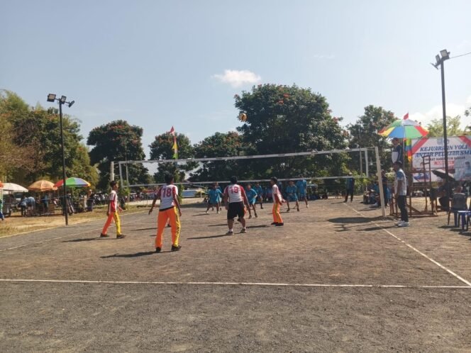 
 Sebanyak 26 tim putra dan 19 putri jenjang SMP se-Kabupaten Banjar mengikuti turnamen volly, di Lapangan Volly Stadion Demang Lehman, Martapura, Senin (28/7/2025). Foto: Haris