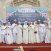 Pasangan mempelai melaksanakan nikah gratis di Masjid Sabilal Muhtadin Banjarmasin, Rabu (23/7/2025). Foto: Adpim