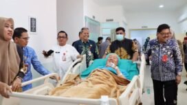 Gubernur Kalimantan Selatan, H Muhidin, menjalani pemeriksaan kesehatan lanjutan berupa Digital Subtraction Angiography (DSA) di RSUD Ulin Banjarmasin, Jumat (4/7/2025). foto-Adpim