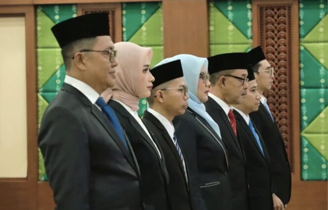 
 Pelantikan komisioner Komisi Penyiaran Indonesia Daerah (KPID) Kalsel periode 2025-2028, Selasa (19/8/2025). Foto: MC Kalsel