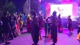 Penampilan Sanggar Burung Ruai berhasil memikat perhatian penonton di Festival Seni dan Pawai Budaya Banjarbaru 2025. Foto: istimewa